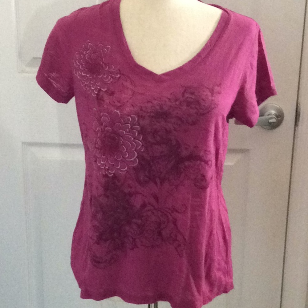 3/$30❤️Sonoma Raw Edge Orchid Vneck Shirt
